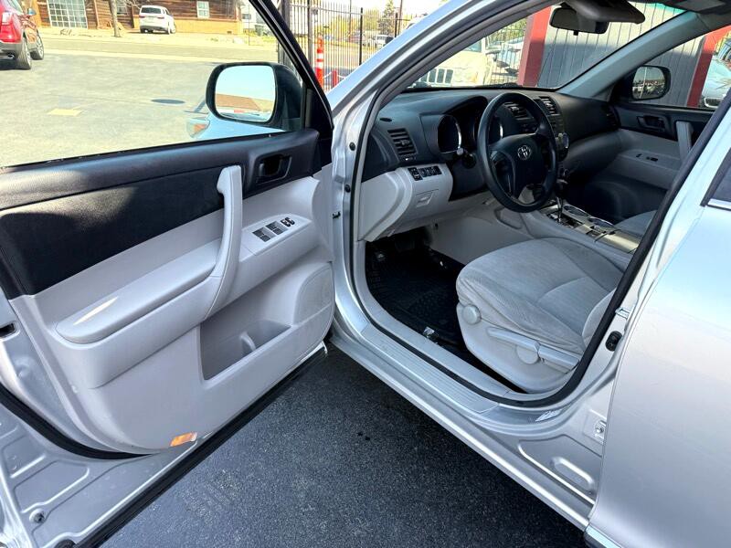 2011 Toyota Highlander Image 11