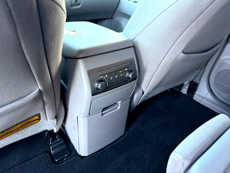 2011 Toyota Highlander Image 28