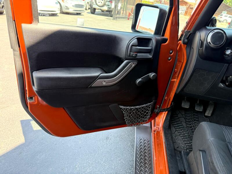 2011 Jeep Wrangler Image 12