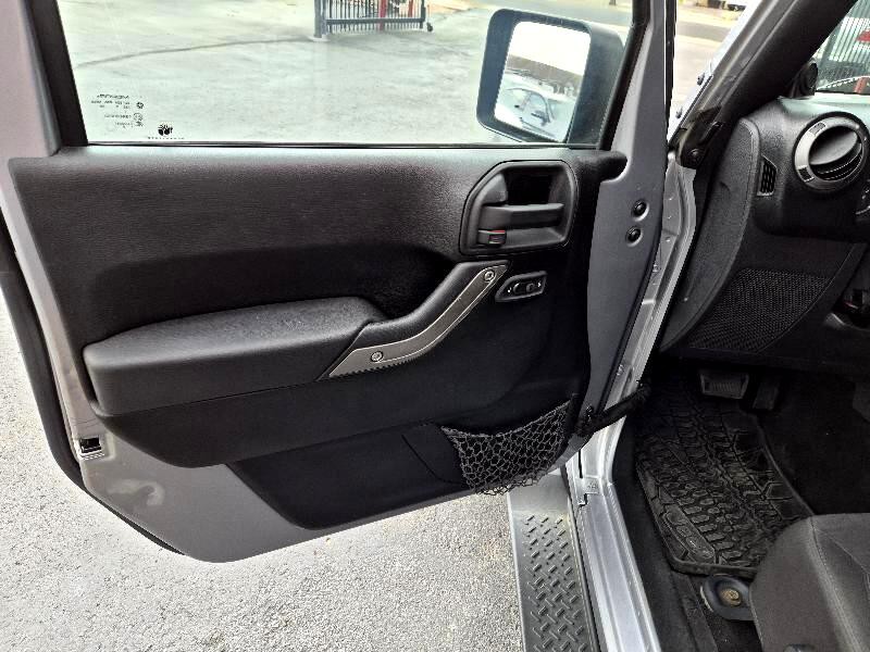 2013 Jeep Wrangler Image 13