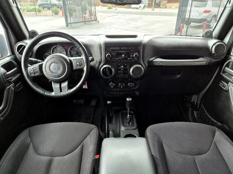 2013 Jeep Wrangler Image 16