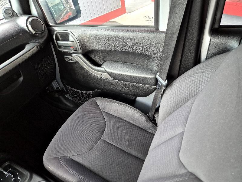 2013 Jeep Wrangler Image 17