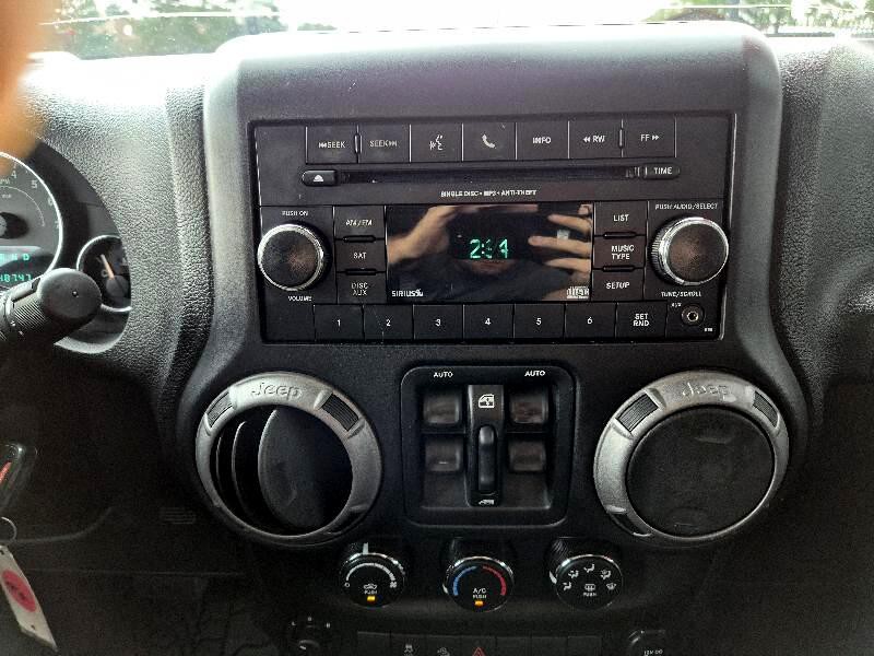 2013 Jeep Wrangler Image 18