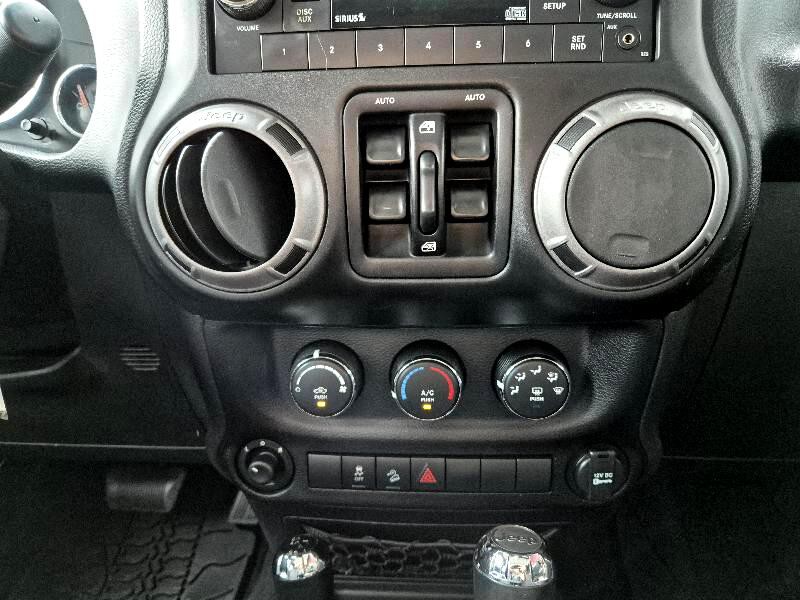 2013 Jeep Wrangler Image 19