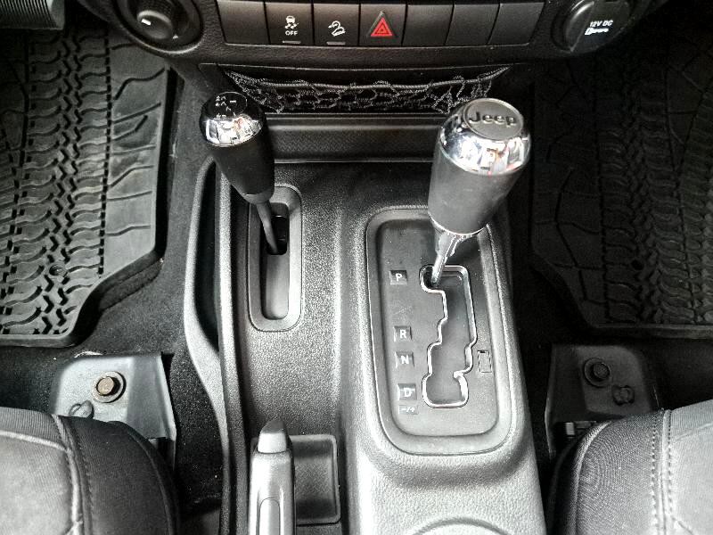 2013 Jeep Wrangler Image 20