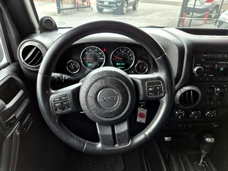 2013 Jeep Wrangler Image 24