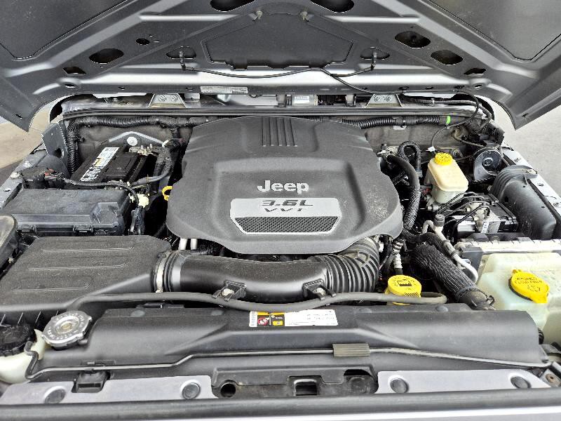 2013 Jeep Wrangler Image 32