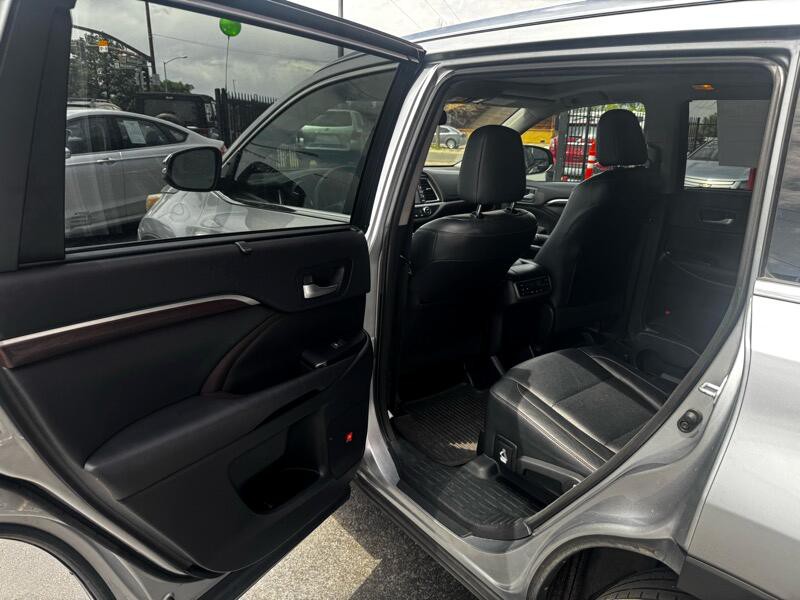 2014 Toyota Highlander Image 21