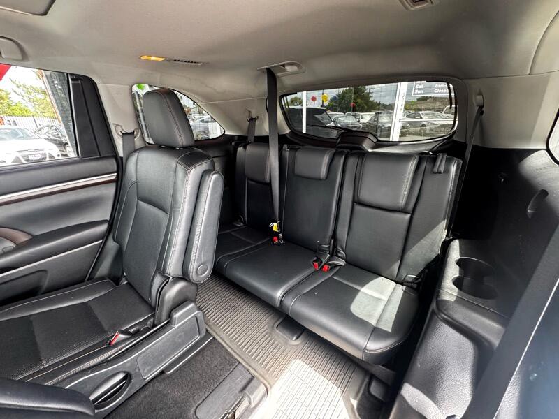 2014 Toyota Highlander Image 24