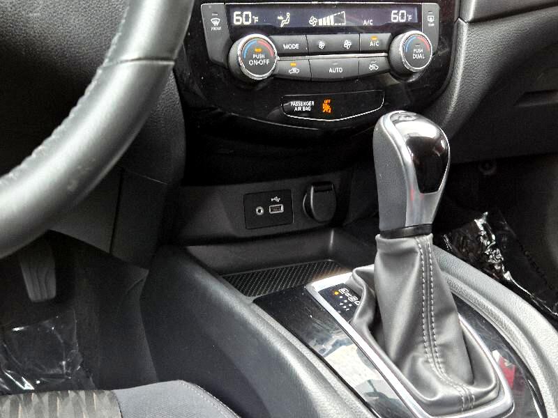 2018 Nissan Rogue Image 17