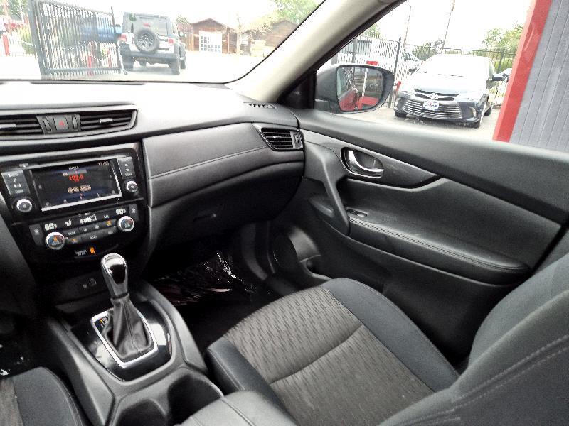 2018 Nissan Rogue Image 18