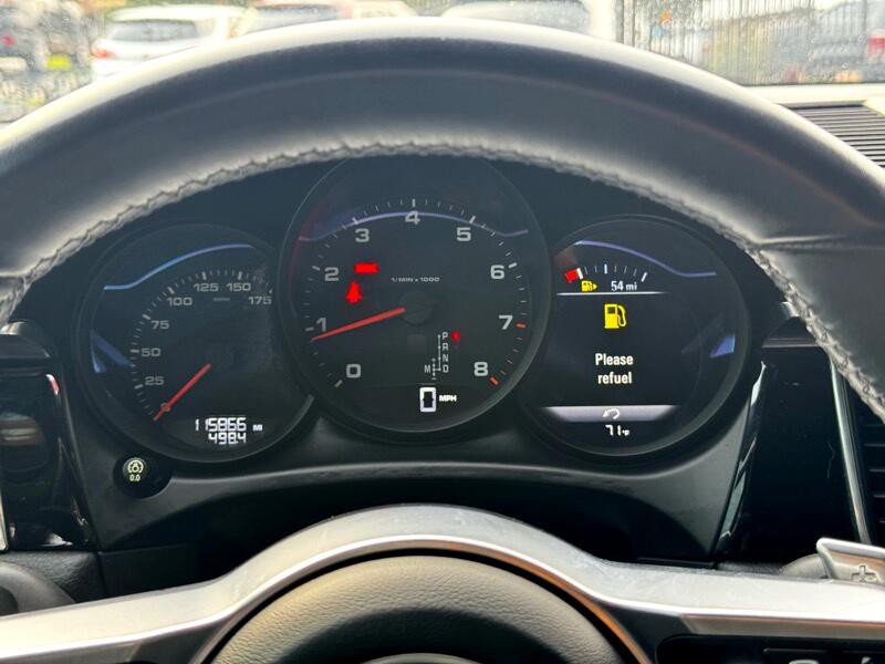 2018 Porsche Macan Image 19