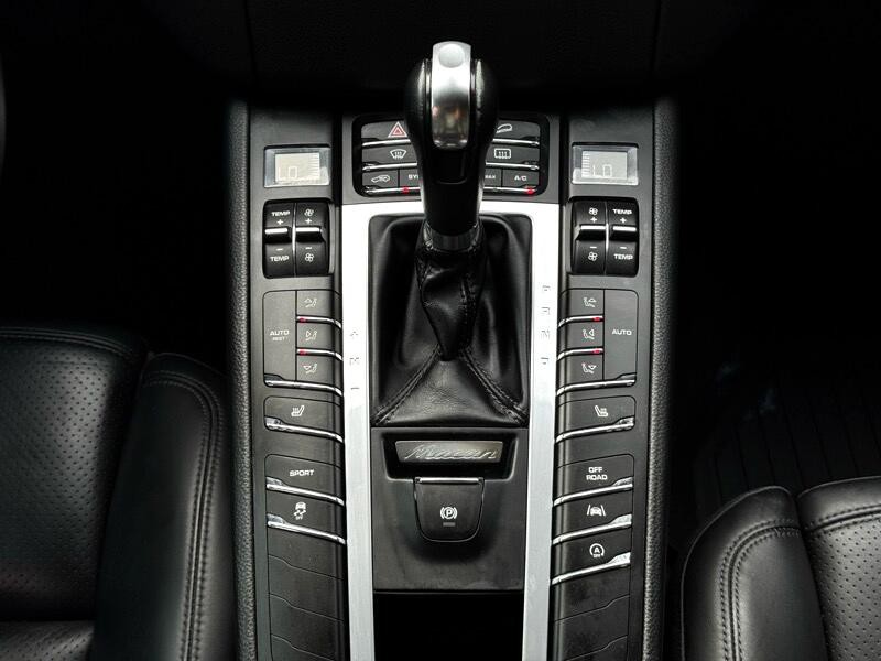 2018 Porsche Macan Image 22