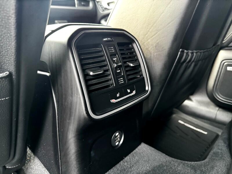 2018 Porsche Macan Image 26