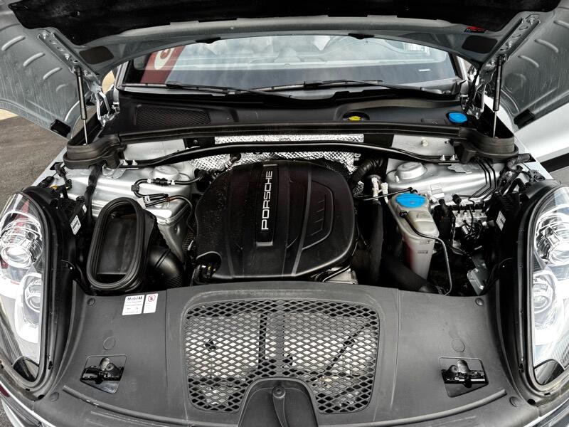 2018 Porsche Macan Image 27