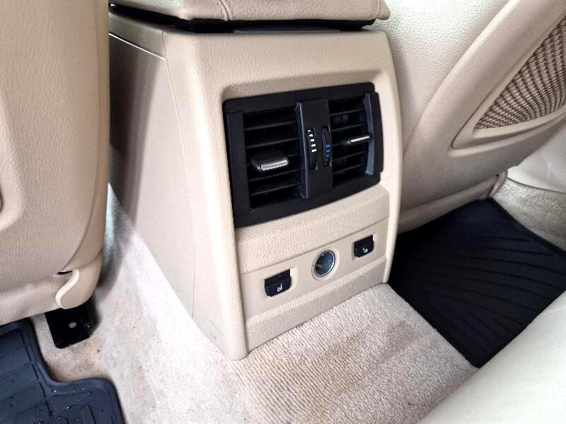 2013 BMW 3 Series Image 28