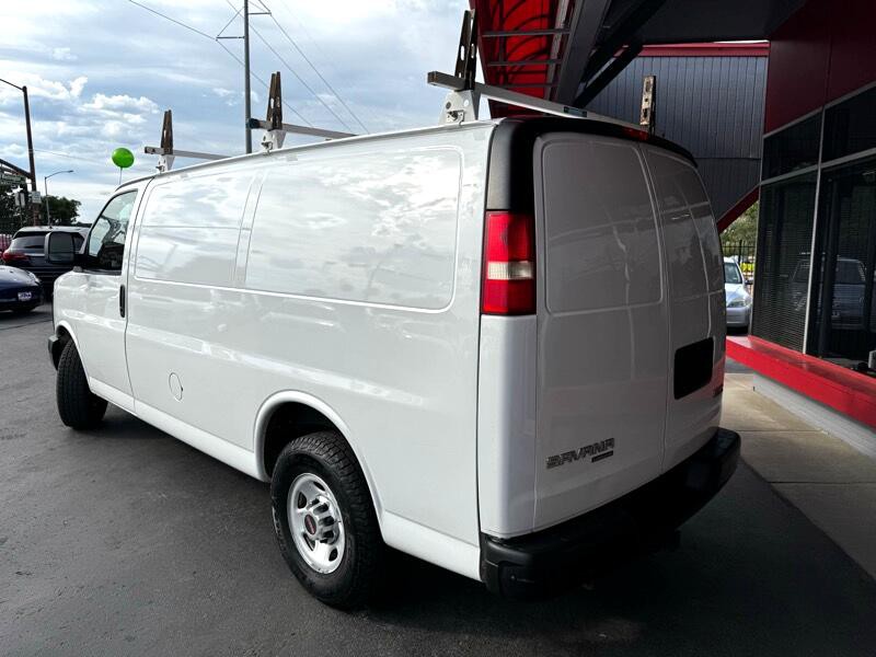 2015 GMC Savana Image 3