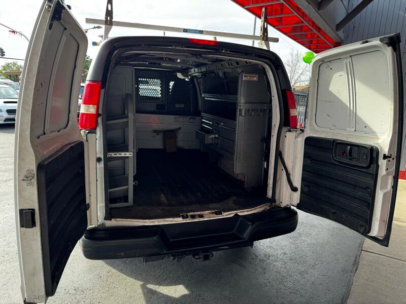 2015 GMC Savana Image 6