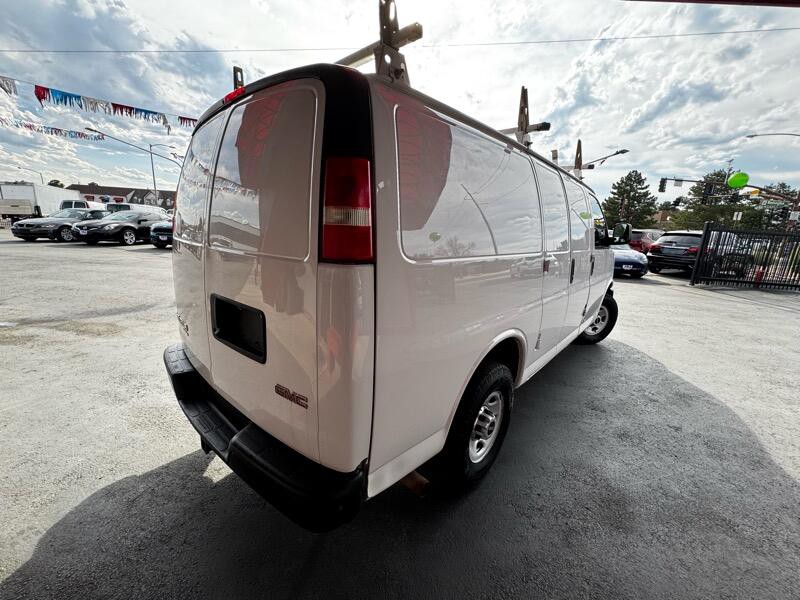 2015 GMC Savana Image 9