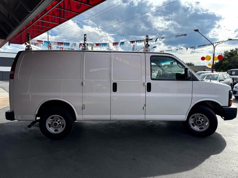2015 GMC Savana Image 10