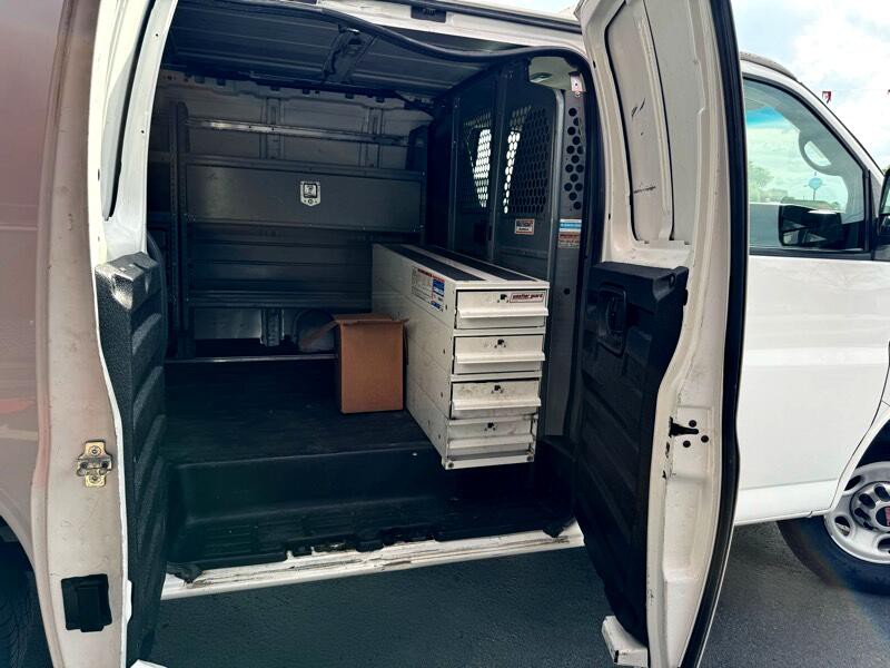 2015 GMC Savana Image 11