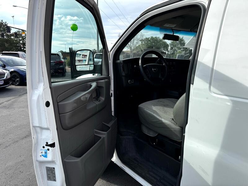 2015 GMC Savana Image 14