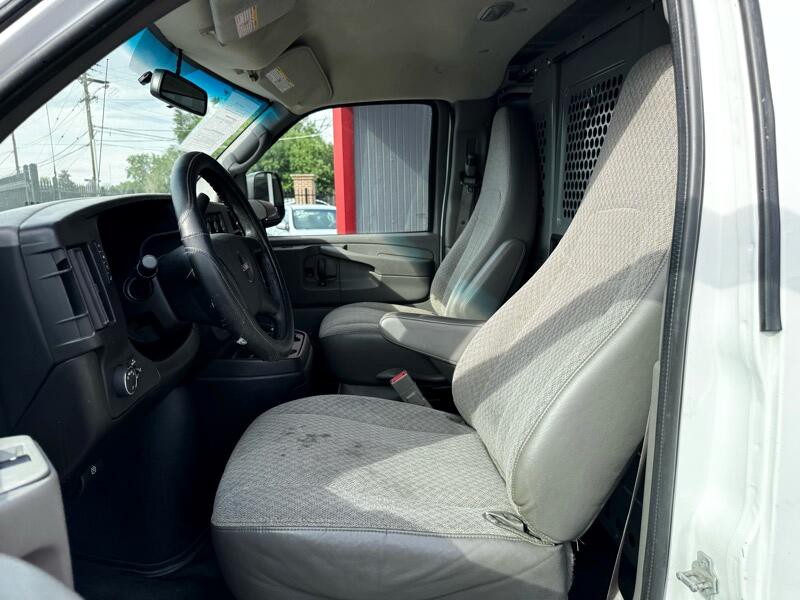 2015 GMC Savana Image 16
