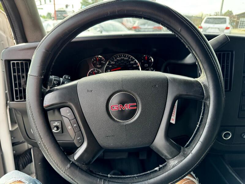 2015 GMC Savana Image 19