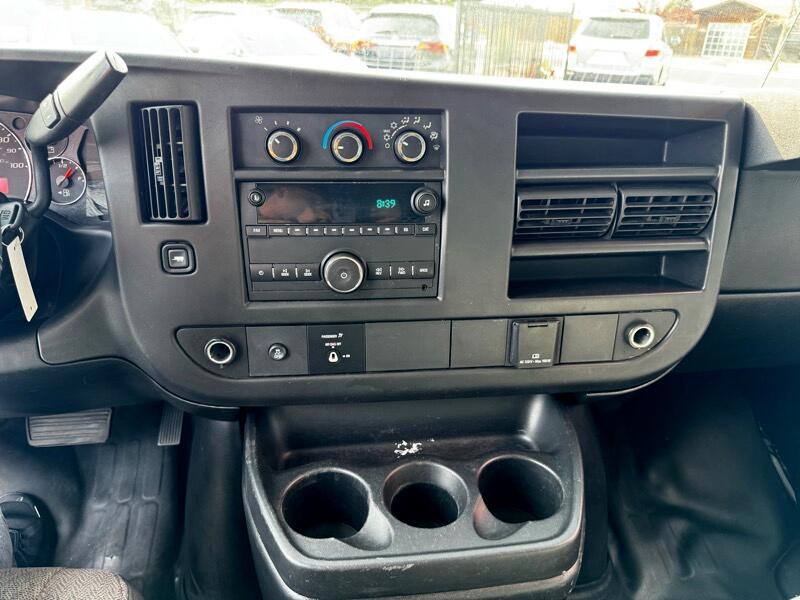 2015 GMC Savana Image 21