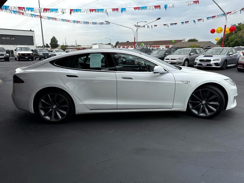 2016 Tesla Model S Image 11