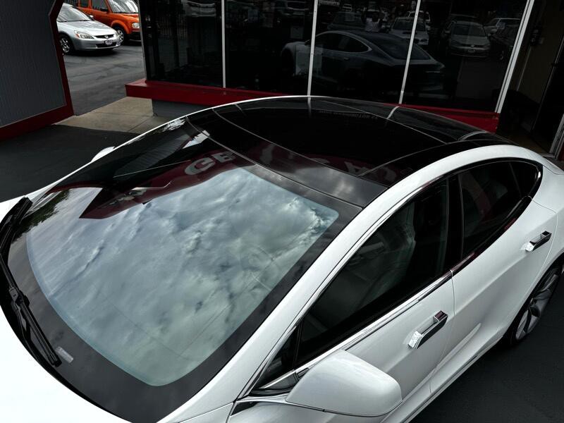 2016 Tesla Model S Image 14