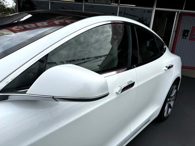 2016 Tesla Model S Image 15