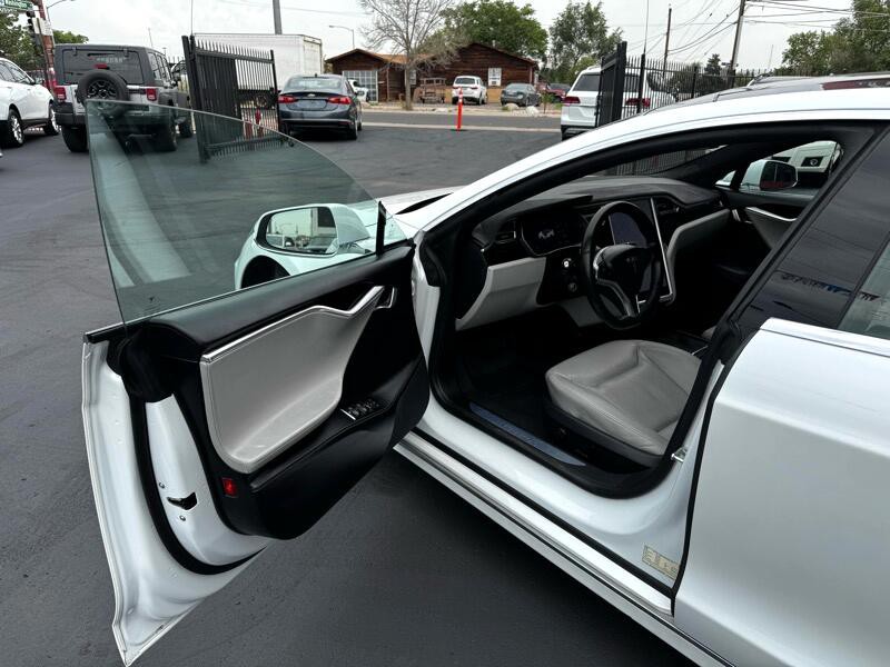 2016 Tesla Model S Image 16