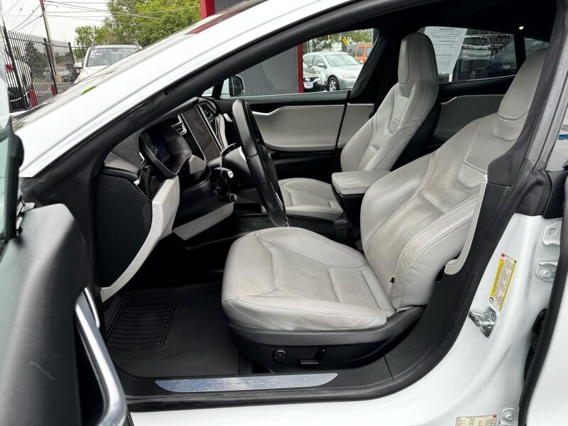 2016 Tesla Model S Image 18
