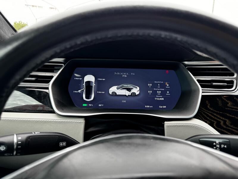2016 Tesla Model S Image 21