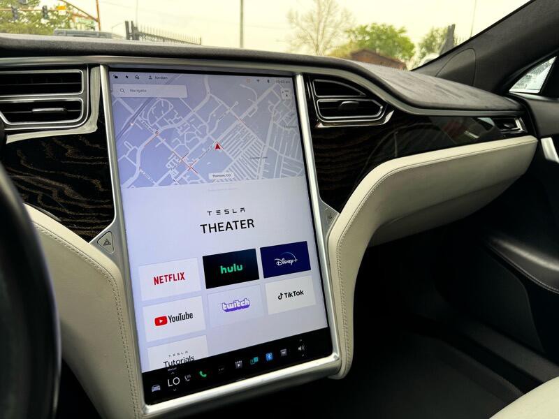 2016 Tesla Model S Image 26