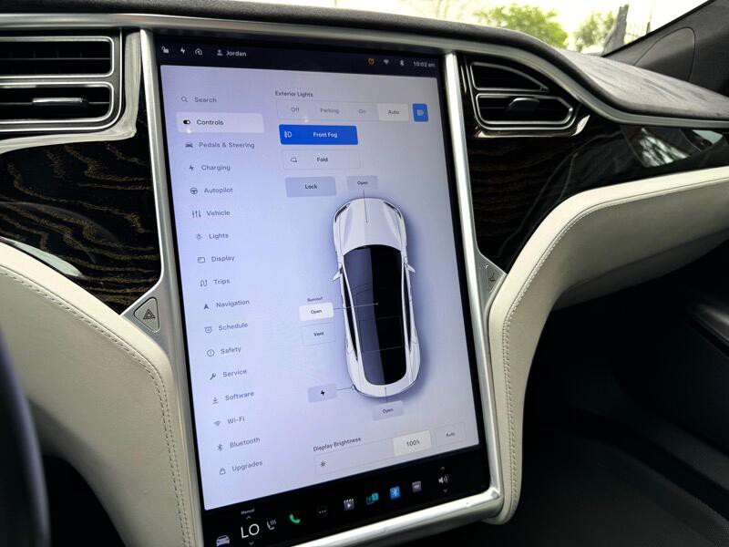 2016 Tesla Model S Image 27