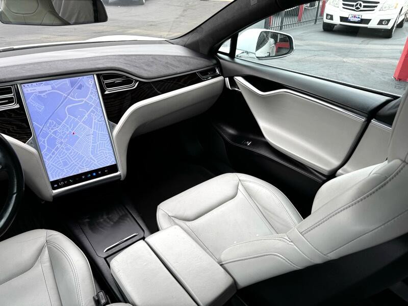 2016 Tesla Model S Image 28