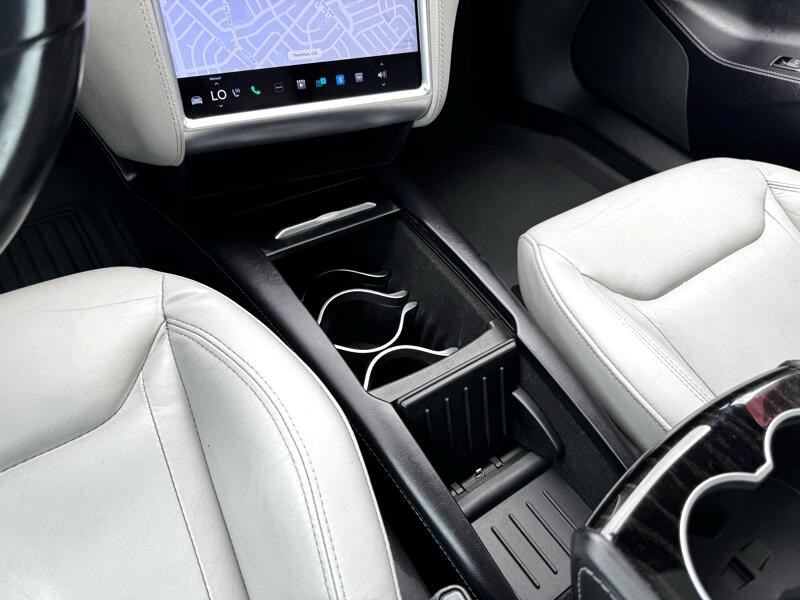 2016 Tesla Model S Image 29