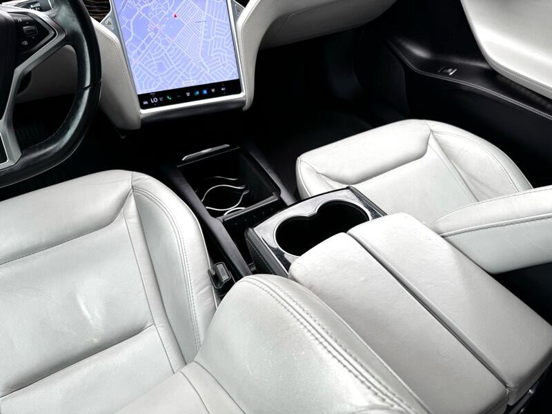 2016 Tesla Model S Image 30