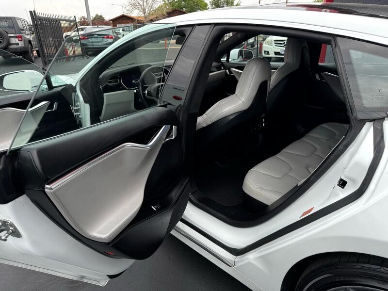 2016 Tesla Model S Image 32