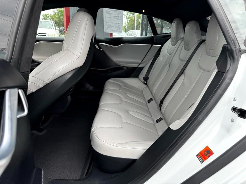 2016 Tesla Model S Image 33
