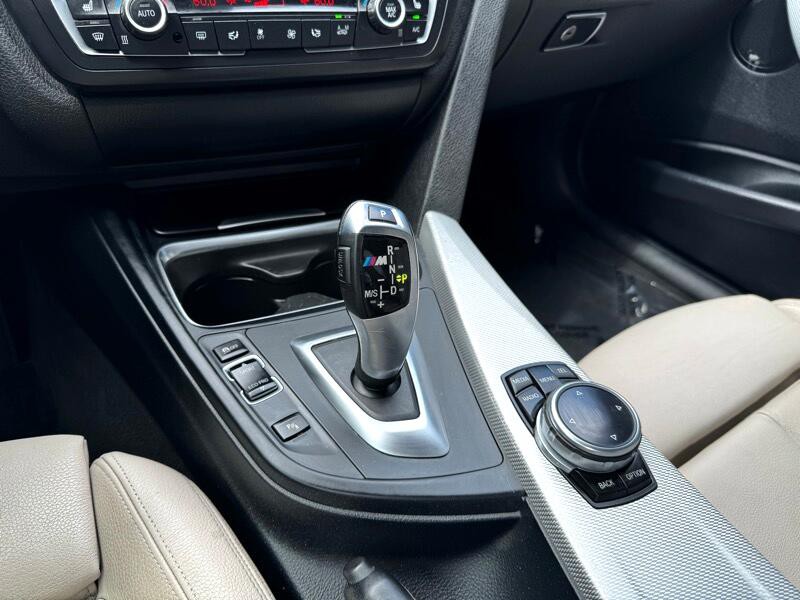 2014 BMW 3 Series Image 21