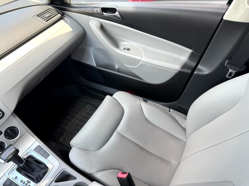 2009 Volkswagen Passat Image 16
