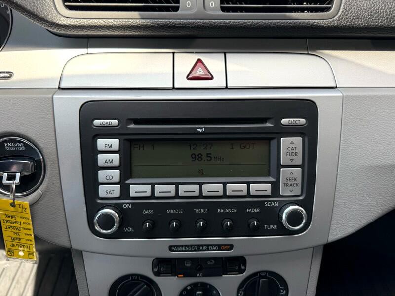 2009 Volkswagen Passat Image 17