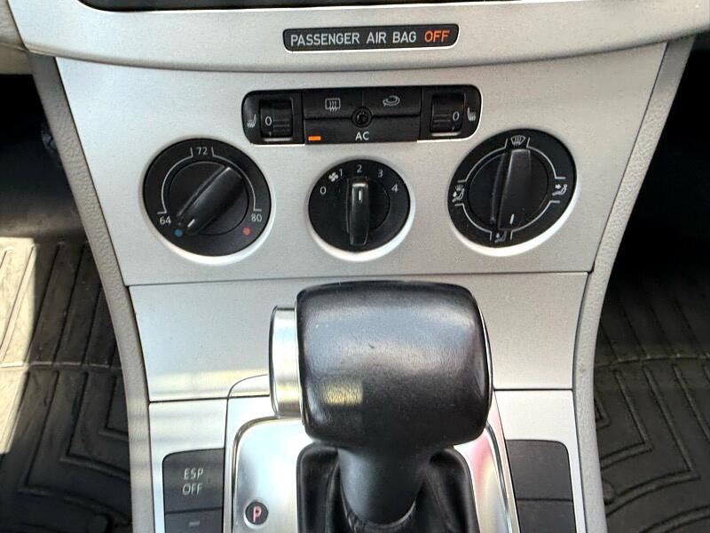 2009 Volkswagen Passat Image 18