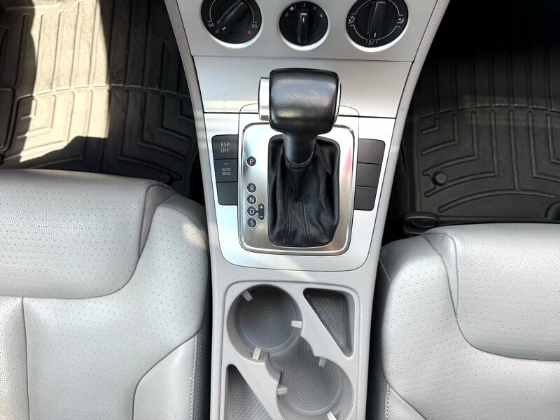 2009 Volkswagen Passat Image 19