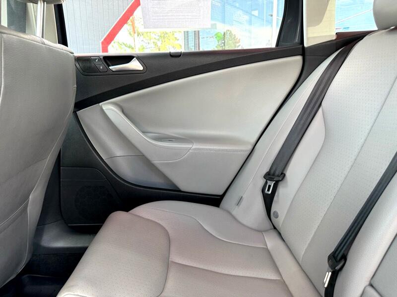 2009 Volkswagen Passat Image 30