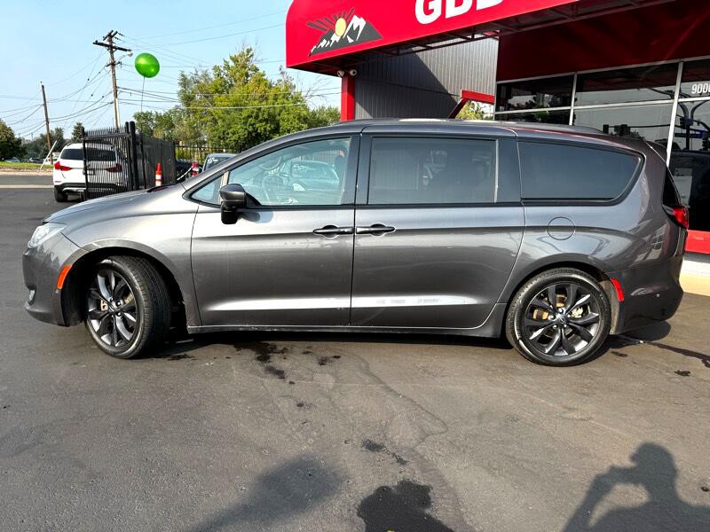 2019 Chrysler Pacifica Image 2