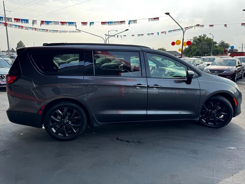 2019 Chrysler Pacifica Image 8